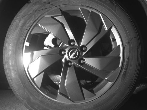 Used 2025 Nissan Rogue SV image 15