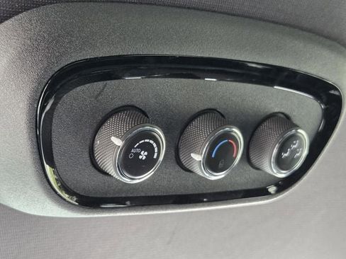 Used 2024 Dodge Durango GT RWD image 11