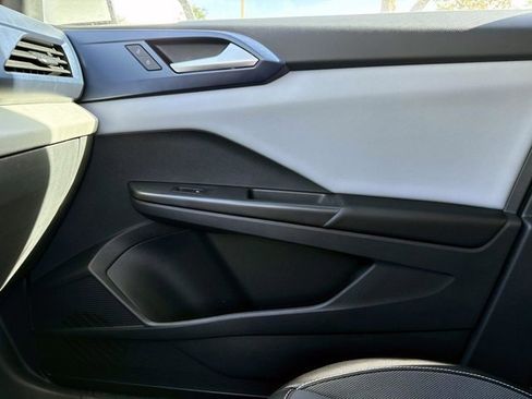 Used 2023 Volkswagen Taos SE image 22