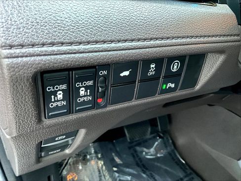 Used 2023 Honda Odyssey Touring image 39