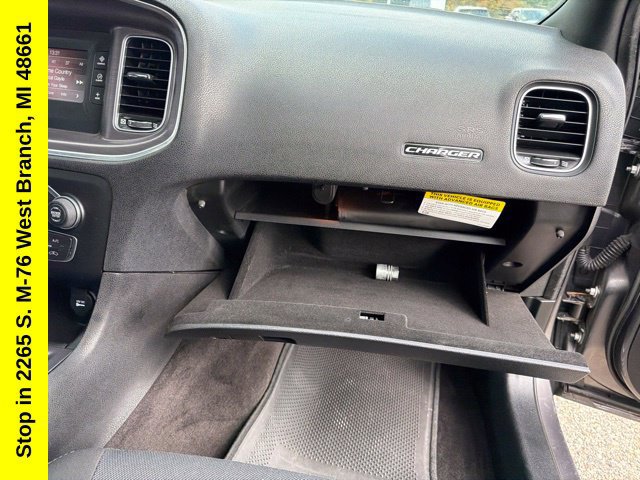 Used 2016 Dodge Charger SE w/ Power Sunroof Group AWD/4WD image 31