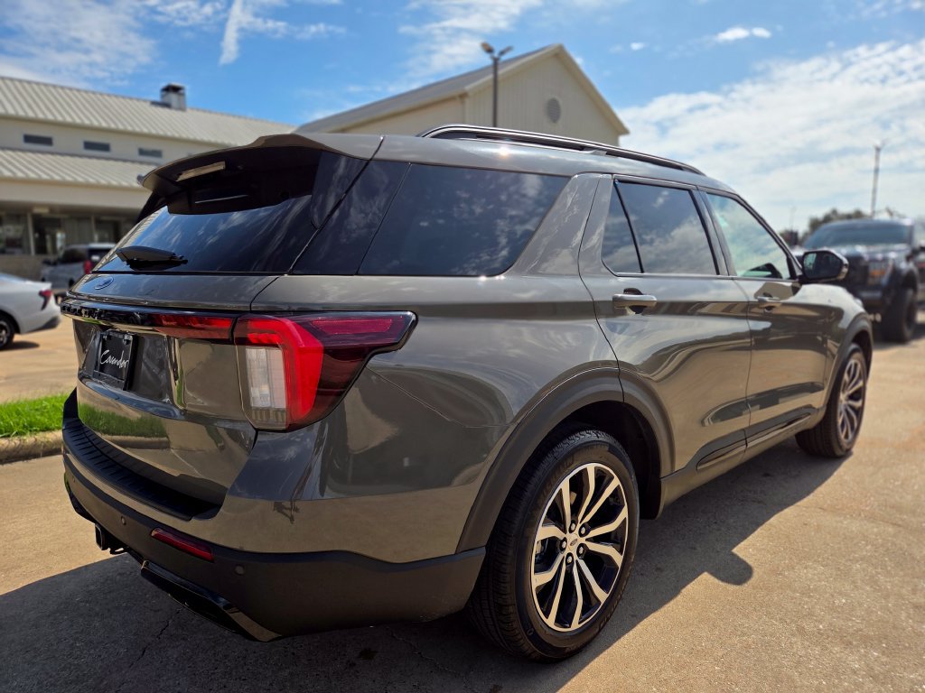 Used 2026 Ford Explorer ST-Line w/ Premium Package RWD image 5
