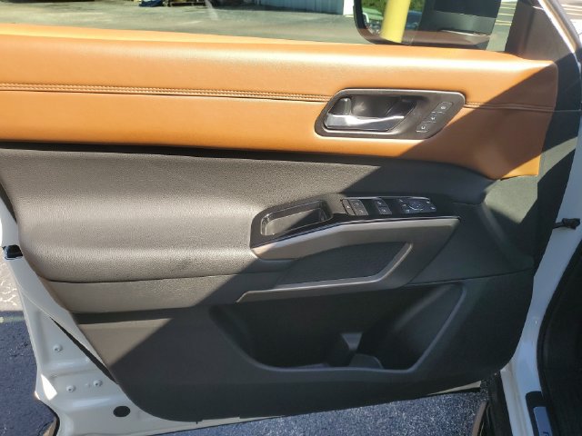 Used 2024 Nissan Pathfinder Platinum AWD/4WD image 11