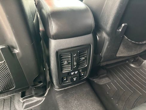 Used 2018 Dodge Durango GT RWD image 24
