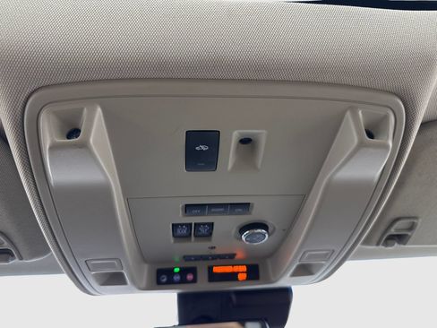 Used 2018 Cadillac Escalade Luxury RWD image 34