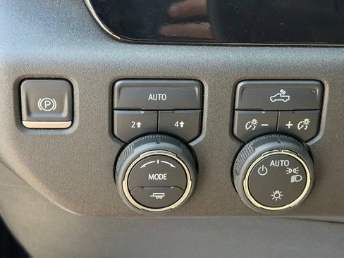 Certified 2023 Chevrolet Silverado 1500 LT AWD/4WD image 28