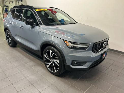 Used 2020 Volvo XC40 T5 R-Design AWD/4WD image 2