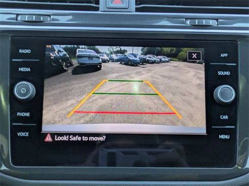 Certified 2024 Volkswagen Tiguan SE R-Line image 23