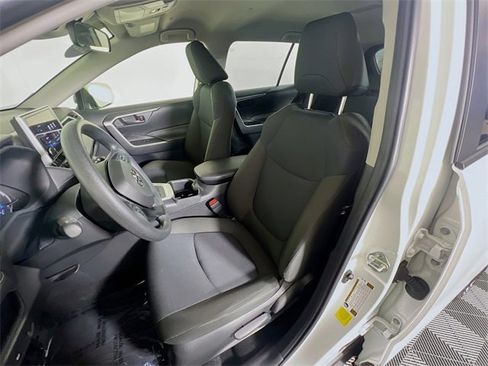 Used 2025 Toyota RAV4 LE image 9