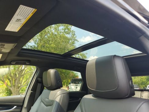 Used 2024 Cadillac XT5 Premium Luxury w/ Technology Package AWD/4WD image 16