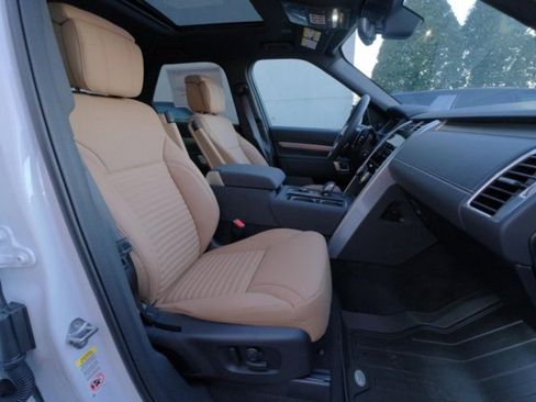 Used 2025 Land Rover Discovery Dynamic SE AWD/4WD image 19