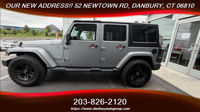 Used 2014 Jeep Wrangler Unlimited Sahara w/ Dual Top Group AWD/4WD image 2
