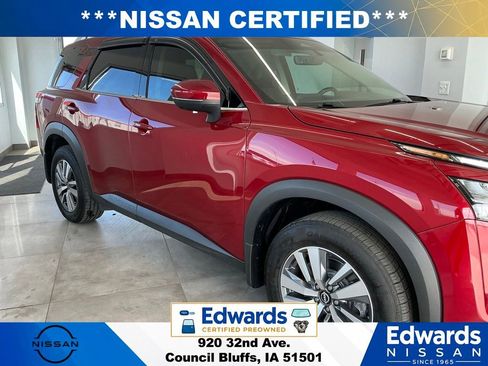 Used 2023 Nissan Pathfinder SL w/ Black Appearance Package AWD/4WD image 2
