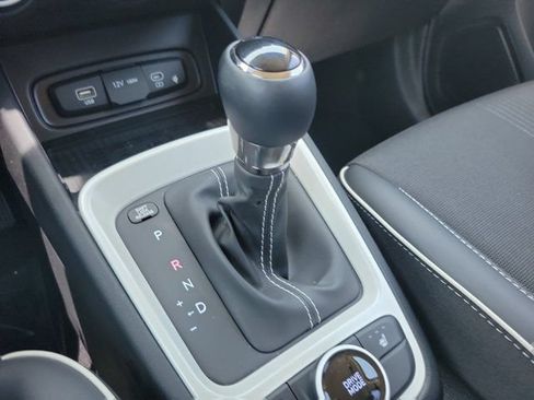 Certified 2023 Hyundai Venue Limited FWD image 27