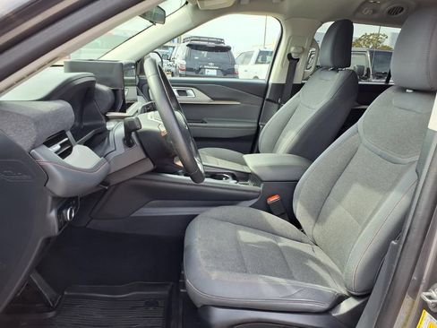 Used 2025 Ford Explorer Active RWD image 26