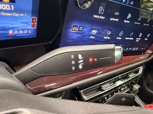 Used 2025 Chevrolet Traverse RS AWD/4WD image 33