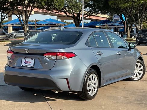 Used 2025 Toyota Corolla LE FWD image 4