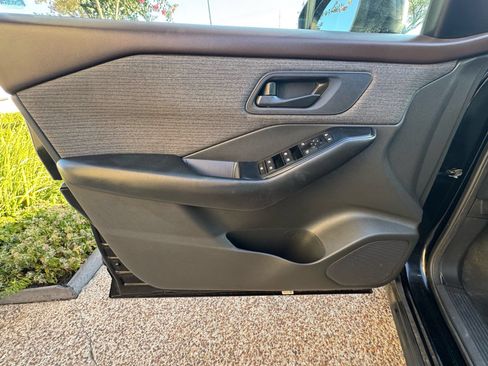 Used 2023 Nissan Rogue S FWD image 20