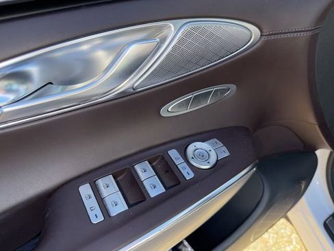 Used 2023 Genesis GV70 2.5T w/ Advanced Package image 17