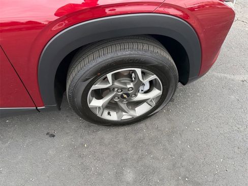 Used 2025 Chevrolet Trax LT w/ Driver Confidence Package image 29