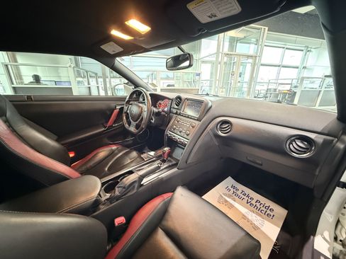 Used 2014 Nissan GT-R Black Edition image 28