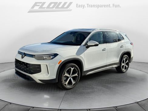 New 2025 Volkswagen Tiguan SE image 3