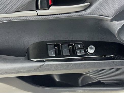 Used 2025 Toyota Camry SE image 19