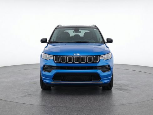 Used 2025 Jeep Compass Limited AWD/4WD image 2