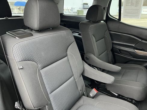 Used 2023 GMC Acadia SLE w/ Driver Convenience Package image 16