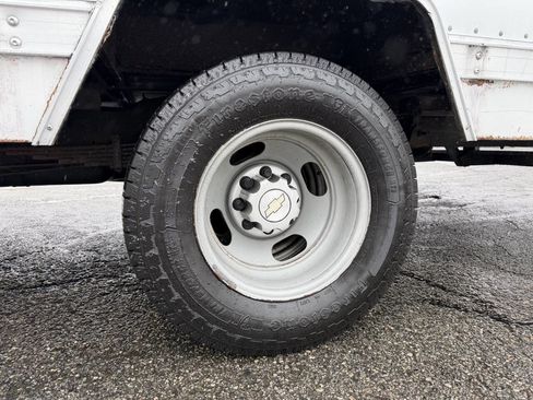 Used 2009 Chevrolet Express 2500 image 12