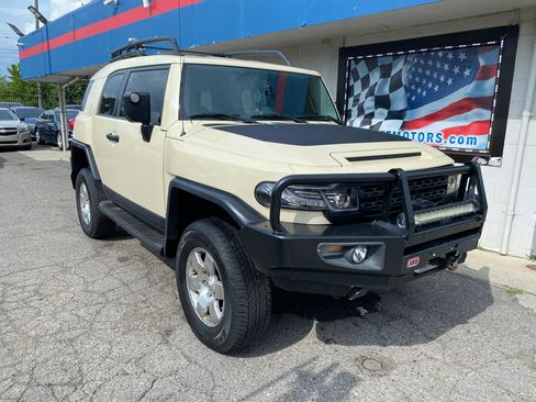 Used 2010 Toyota FJ Cruiser 4WD image 1
