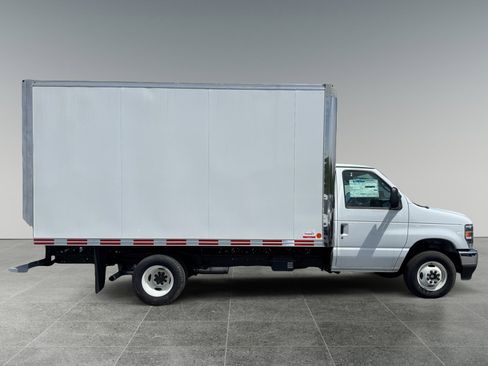 New 2025 Ford E-450 and Econoline 450 Super Duty w/ Power Equipment Group RWD image 6