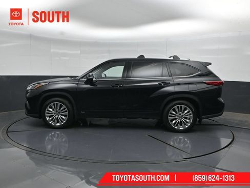 Used 2023 Toyota Highlander Platinum AWD/4WD image 7
