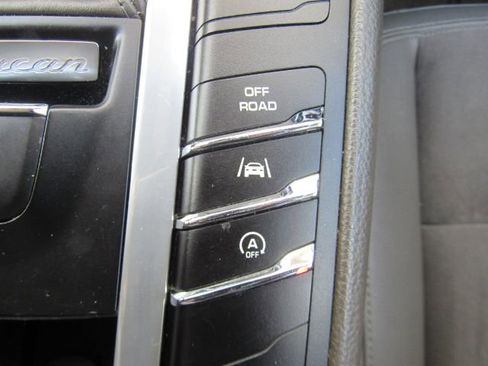 Used 2018 Porsche Macan image 52