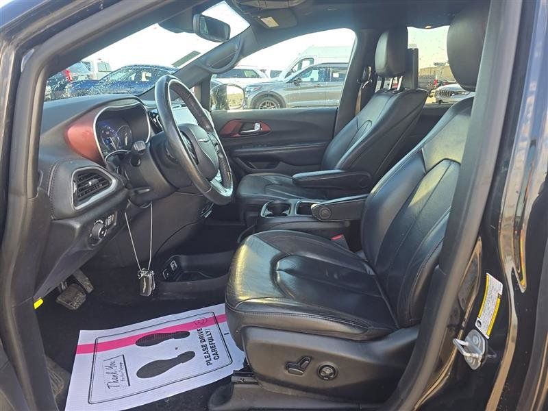 Used 2020 Chrysler Pacifica Touring-L FWD image 8