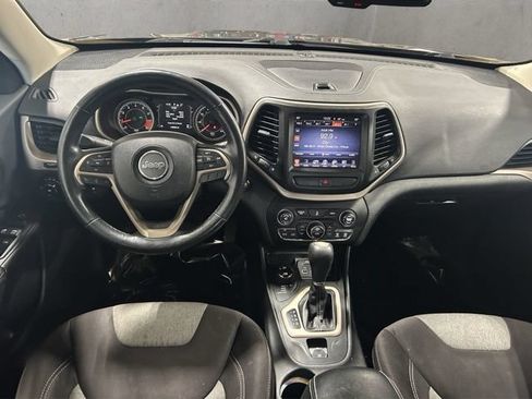 Used 2014 Jeep Cherokee Latitude w/ Comfort/Convenience Group AWD/4WD image 2