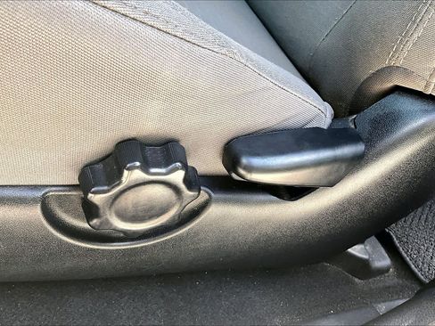 Used 2017 Toyota Tacoma SR w/ SR Convenience Package RWD image 33