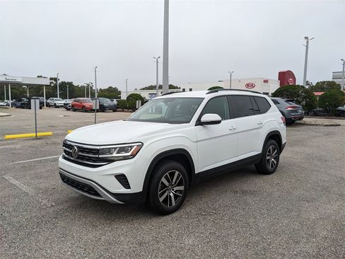 Certified 2022 Volkswagen Atlas SE image 2