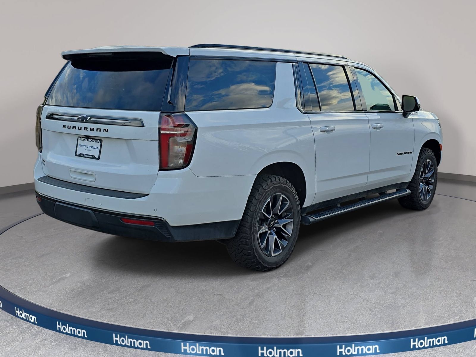 Used 2021 Chevrolet Suburban Z71 w/ Luxury Package AWD/4WD image 6