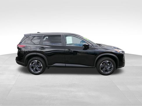 Used 2024 Nissan Rogue SV FWD image 2