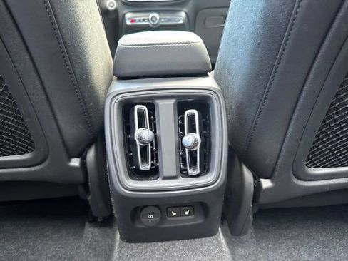 Used 2025 Volvo XC40 B5 Plus AWD/4WD image 17