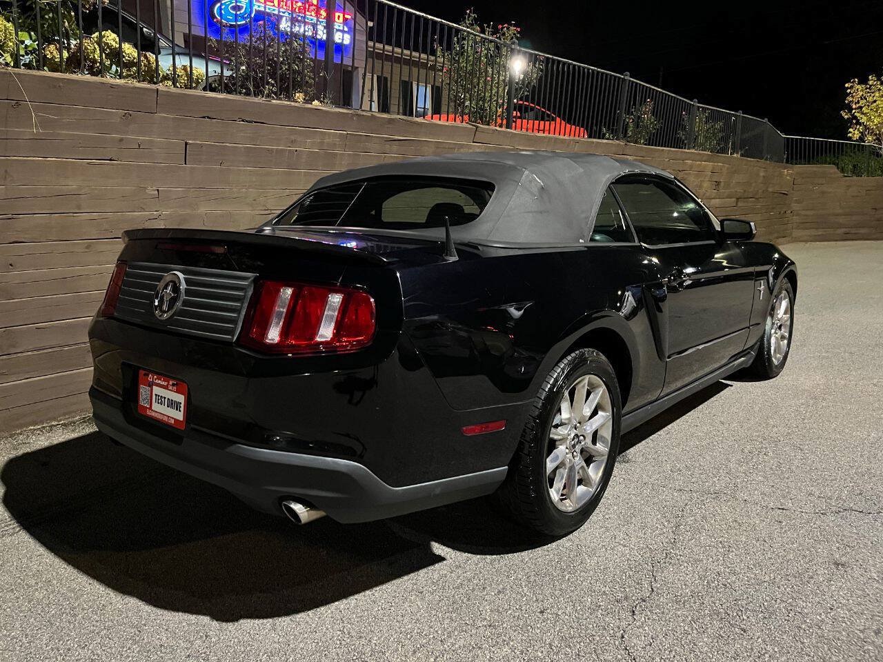 Used 2010 Ford Mustang Convertible RWD image 5