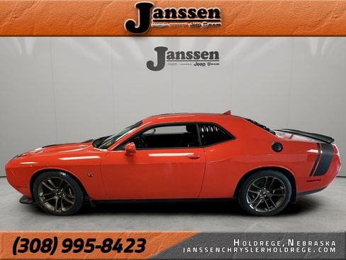 Used 2022 Dodge Challenger R/T Scat Pack w/ Shaker Package image 1
