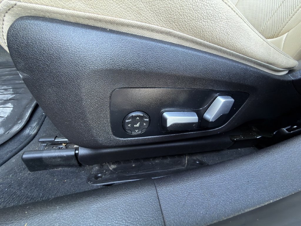 Used 2023 BMW 330i Sedan w/ Convenience Package RWD image 23