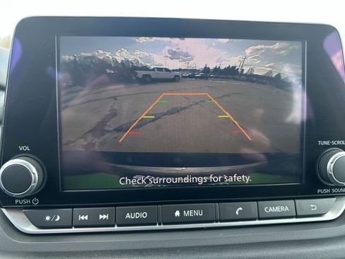 Used 2024 Nissan Rogue SV image 17