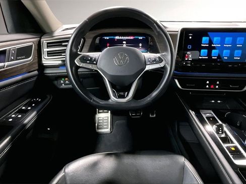Used 2024 Volkswagen Atlas SEL Premium R-Line image 8