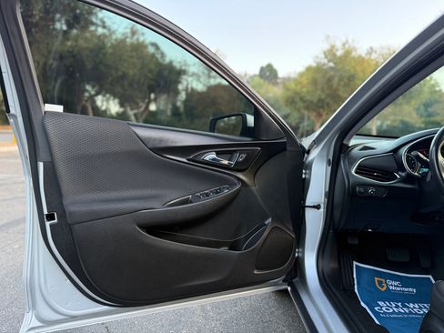 Used 2018 Chevrolet Malibu LT w/ Driver Confidence Package image 32