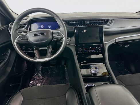 Certified 2024 Jeep Grand Cherokee Altitude image 34