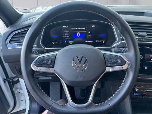 Used 2024 Volkswagen Tiguan SE AWD/4WD image 12