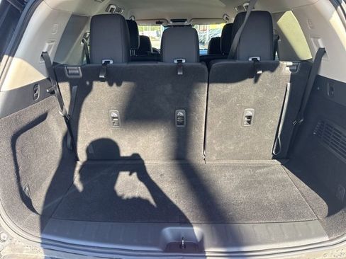 Used 2024 Nissan Pathfinder SV image 23